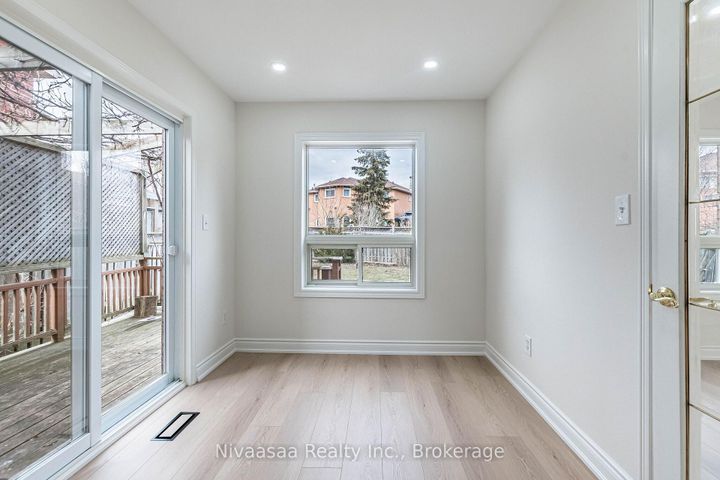 Photo 17 at 33 Pantages Court, Northgate, Brampton