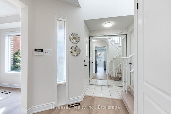 Photo 18 at 33 Pantages Court, Northgate, Brampton