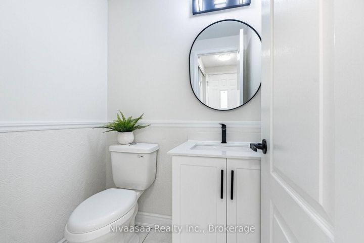 Photo 19 at 33 Pantages Court, Northgate, Brampton