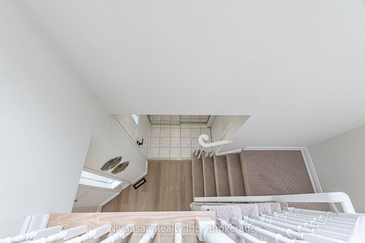 Photo 20 at 33 Pantages Court, Northgate, Brampton