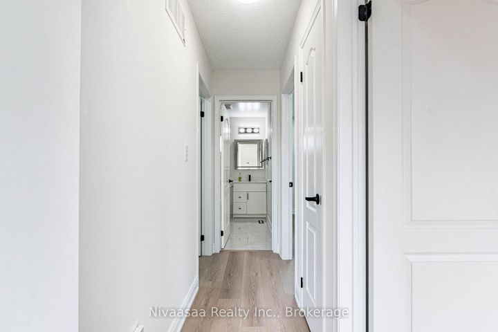 Photo 21 at 33 Pantages Court, Northgate, Brampton