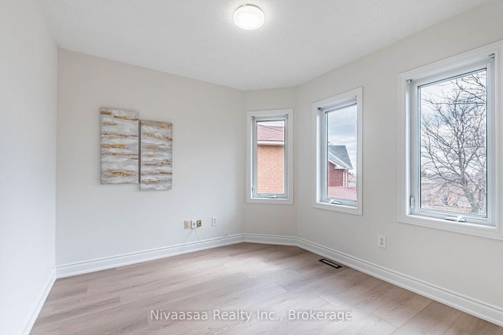 Photo 22 at 33 Pantages Court, Northgate, Brampton