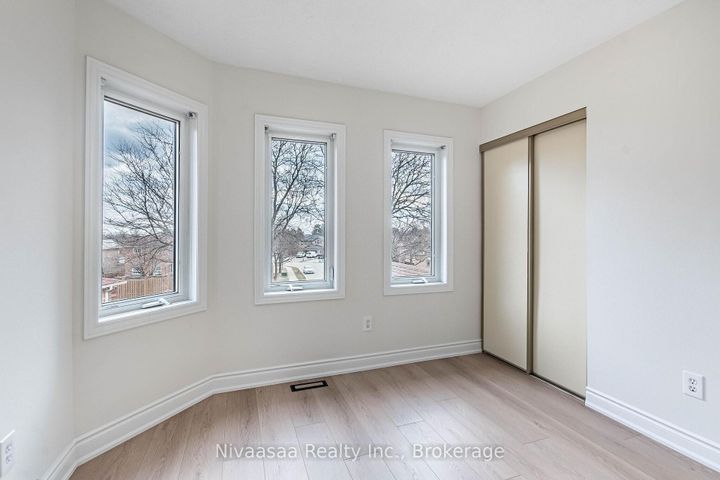 Photo 23 at 33 Pantages Court, Northgate, Brampton