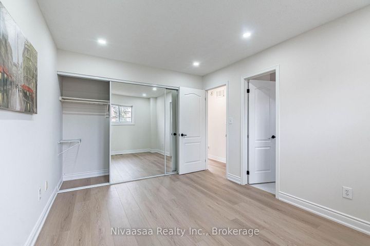 Photo 24 at 33 Pantages Court, Northgate, Brampton