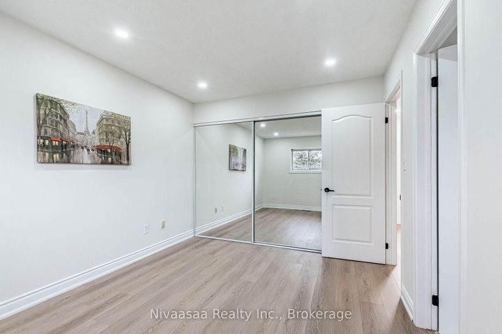 Photo 25 at 33 Pantages Court, Northgate, Brampton