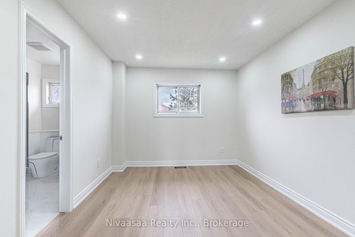 Photo 26 at 33 Pantages Court, Northgate, Brampton