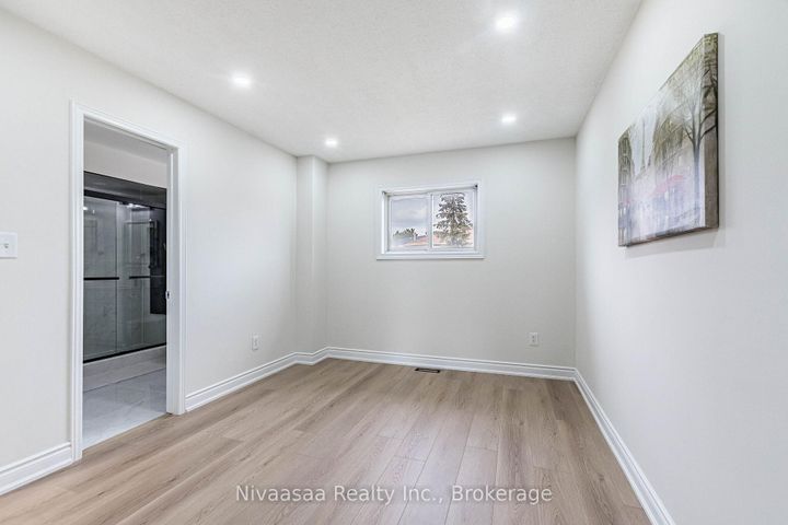 Photo 27 at 33 Pantages Court, Northgate, Brampton