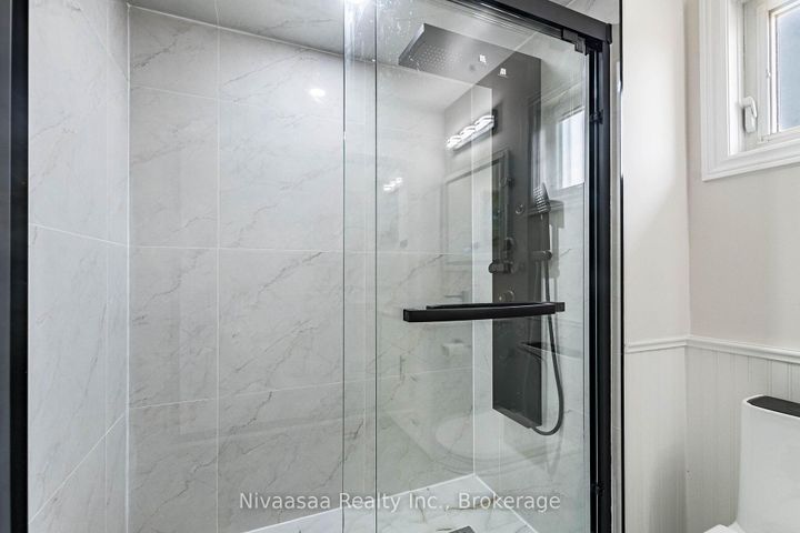 Photo 29 at 33 Pantages Court, Northgate, Brampton