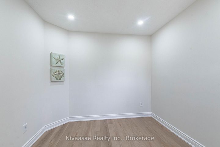 Photo 30 at 33 Pantages Court, Northgate, Brampton