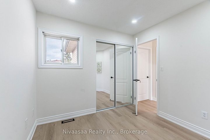 Photo 31 at 33 Pantages Court, Northgate, Brampton