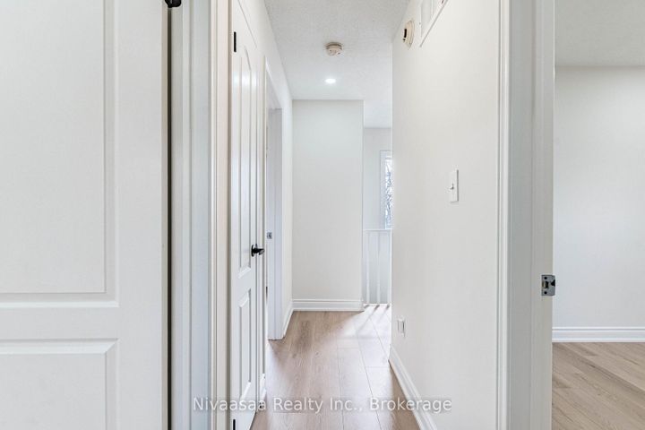 Photo 32 at 33 Pantages Court, Northgate, Brampton