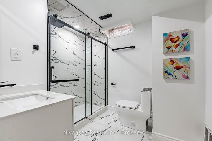 Photo 40 at 33 Pantages Court, Northgate, Brampton