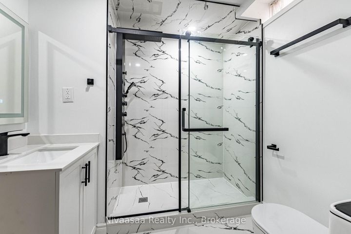 Photo 41 at 33 Pantages Court, Northgate, Brampton