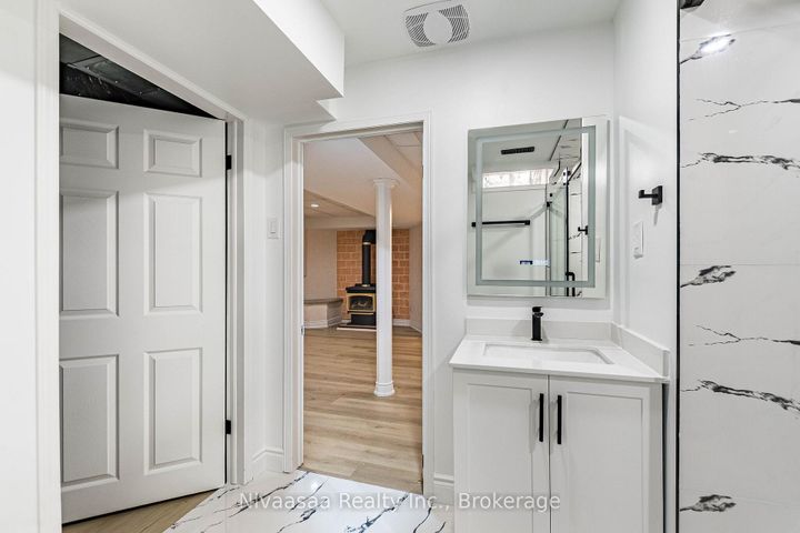 Photo 42 at 33 Pantages Court, Northgate, Brampton