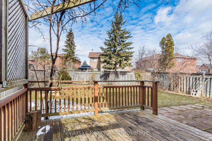 Photo 46 at 33 Pantages Court, Northgate, Brampton