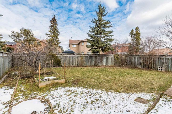 Photo 48 at 33 Pantages Court, Northgate, Brampton