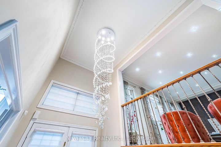 Photo 3 at 15 Picasso Drive, Bram East, Brampton