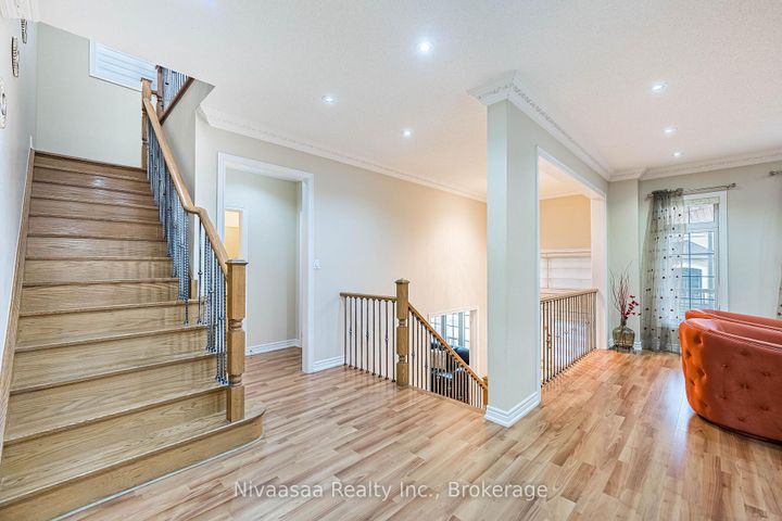 Photo 5 at 15 Picasso Drive, Bram East, Brampton