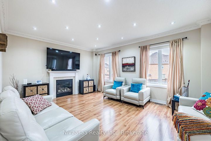 Photo 11 at 15 Picasso Drive, Bram East, Brampton