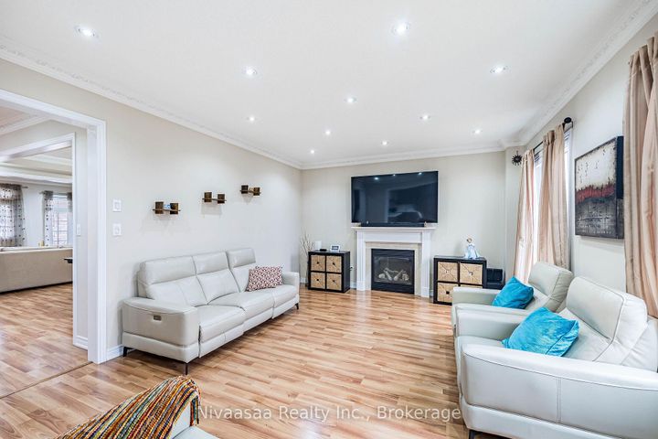 Photo 12 at 15 Picasso Drive, Bram East, Brampton