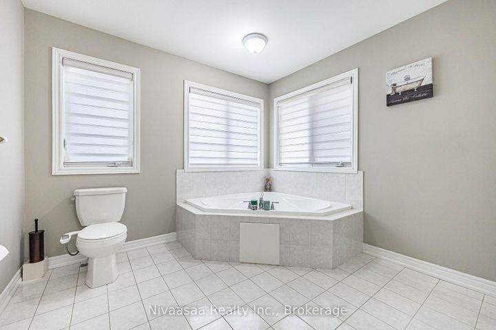 Photo 23 at 15 Picasso Drive, Bram East, Brampton