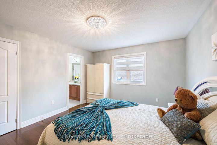 Photo 25 at 15 Picasso Drive, Bram East, Brampton