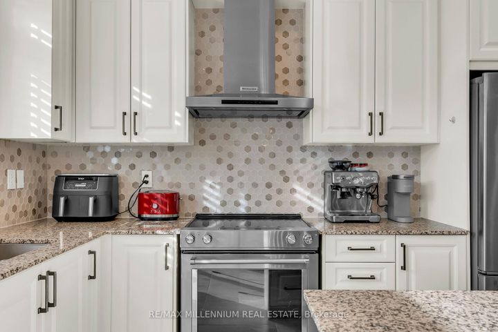 Photo 13 at 49 Zenith Avenue, Kleinburg, Vaughan