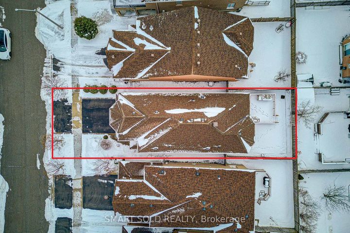 Photo 4 at 9 Mariposa Avenue, Rouge Woods, Richmond Hill