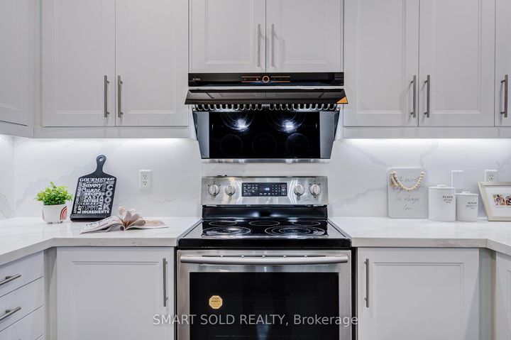 Photo 14 at 9 Mariposa Avenue, Rouge Woods, Richmond Hill