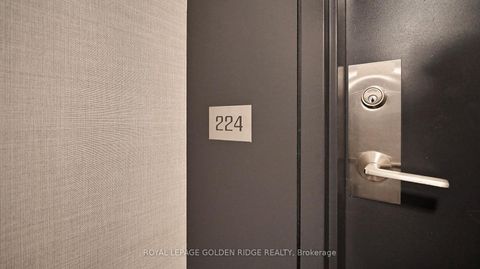 Photo 8 at 224 - 377 Madison Avenue, Casa Loma, Toronto