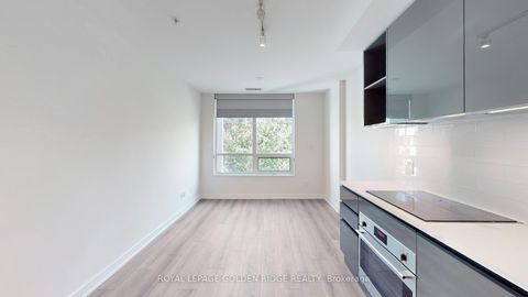 Photo 10 at 224 - 377 Madison Avenue, Casa Loma, Toronto