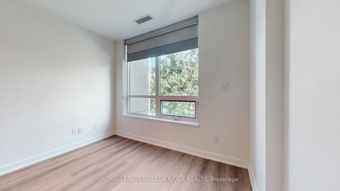 Photo 12 at 224 - 377 Madison Avenue, Casa Loma, Toronto