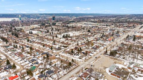 Photo 36 at 8 Charlbrook Avenue, Cundles East, Barrie