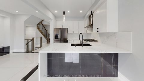 Photo 11 at 642 Sweetwater Crescent, Glenway Estates, Newmarket