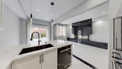 Photo 12 at 642 Sweetwater Crescent, Glenway Estates, Newmarket