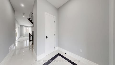 Photo 16 at 642 Sweetwater Crescent, Glenway Estates, Newmarket