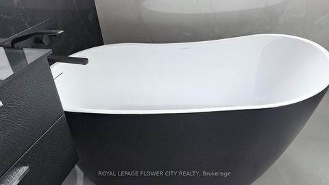 Photo 28 at 642 Sweetwater Crescent, Glenway Estates, Newmarket