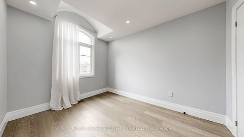 Photo 31 at 642 Sweetwater Crescent, Glenway Estates, Newmarket