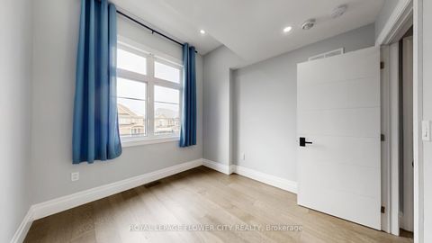 Photo 33 at 642 Sweetwater Crescent, Glenway Estates, Newmarket