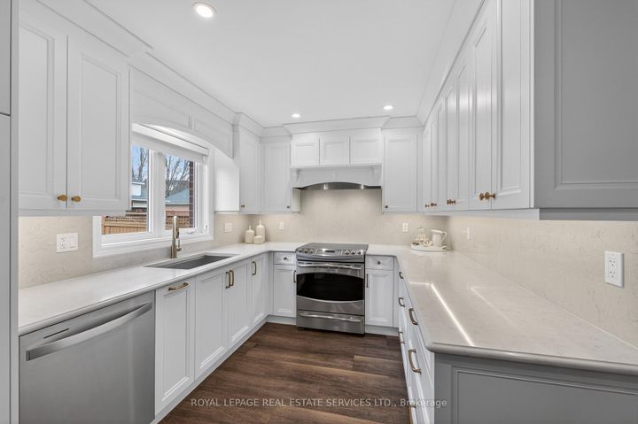 Photo 8 at 2393 Ennerdale Road, RO River Oaks, Oakville