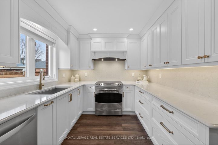 Photo 9 at 2393 Ennerdale Road, RO River Oaks, Oakville