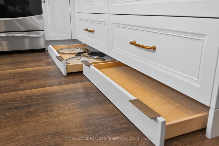 Photo 10 at 2393 Ennerdale Road, RO River Oaks, Oakville