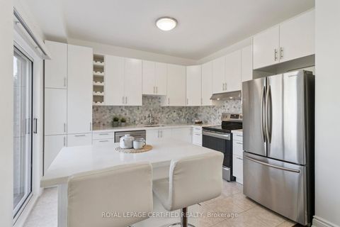 Photo 11 at 1 - 530 Driftcurrent Drive, Hurontario, Mississauga