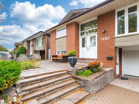 Photo 3 at 7497 Middleshire Drive, Malton, Mississauga