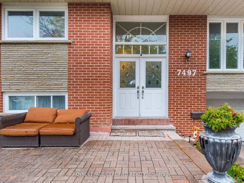 Photo 4 at 7497 Middleshire Drive, Malton, Mississauga