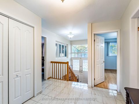 Photo 8 at 7497 Middleshire Drive, Malton, Mississauga