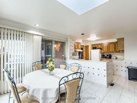 Photo 10 at 7497 Middleshire Drive, Malton, Mississauga