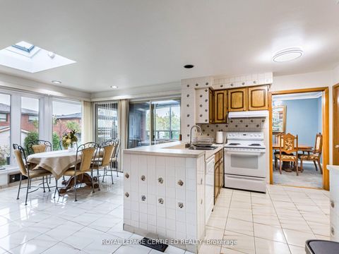 Photo 12 at 7497 Middleshire Drive, Malton, Mississauga