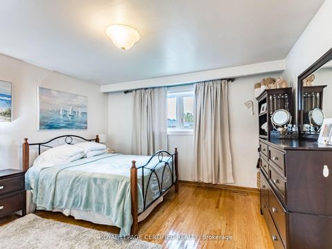 Photo 19 at 7497 Middleshire Drive, Malton, Mississauga