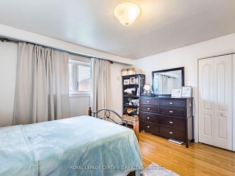 Photo 21 at 7497 Middleshire Drive, Malton, Mississauga